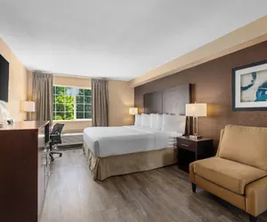Photo 2 - Ramada by Wyndham Portland