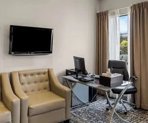 Photo 4 - SureStay Hotel by Best Western SeaTac Airport North