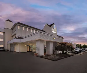 Photo 2 - SureStay Hotel by Best Western SeaTac Airport North