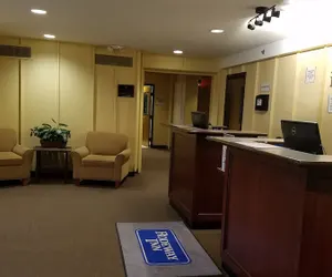 Photo 3 - Rodeway Inn & Suites Portland - Jantzen Beach