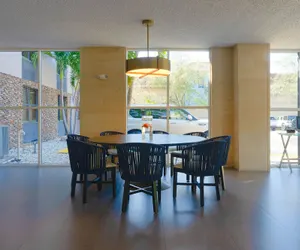 Photo 4 - The Palms Inn & Suites
