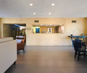 Photo 3 - The Palms Inn & Suites