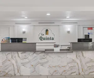 Photo 3 - La Quinta Inn by Wyndham Stockton