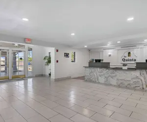 Photo 2 - La Quinta Inn by Wyndham Stockton