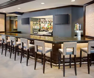 Photo 2 - DoubleTree Hotel Baltimore - BWI Airport