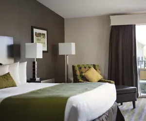 Photo 5 - Historic Concord Suites