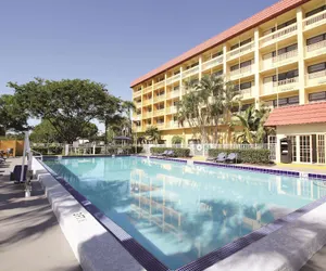 Photo 2 - La Quinta Inn & Suites by Wyndham Coral Springs Univ Dr