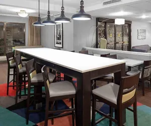 Photo 4 - Holiday Inn Express Newark Airport Elizabeth by IHG