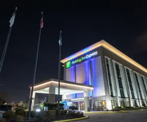 Photo 2 - Holiday Inn Express Newark Airport Elizabeth, an IHG Hotel