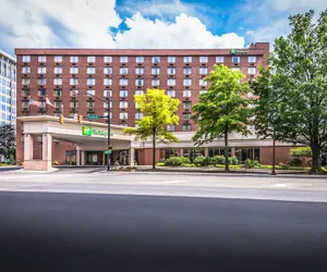 Photo 2 - Holiday Inn Arlington at Ballston by IHG