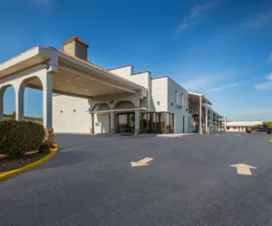 Photo 2 - Econo Lodge White Pine Morristown I-81 & I-40 Split