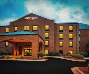 Photo 2 - Courtyard by Marriott New Bern