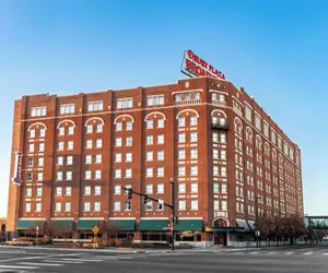 Photo 2 - Drury Plaza Hotel Broadview - Wichita