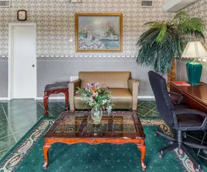 Photo 5 - Econo Lodge Falfurrias Hwy 281