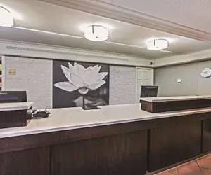 Photo 4 - Travelodge by Wyndham Houston Cy-Fair