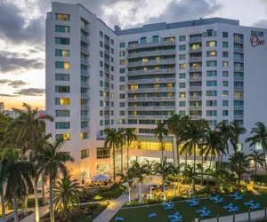 Photo 2 - GALLERYone- A DoubleTree Suites by Hilton Hotel