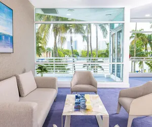 Photo 3 - GALLERYone- A DoubleTree Suites by Hilton Hotel