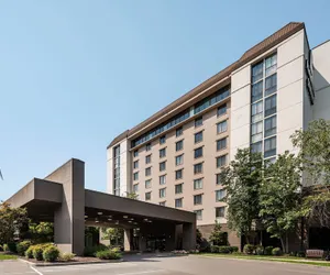 Photo 2 - Embassy Suites by Hilton Nashville Airport