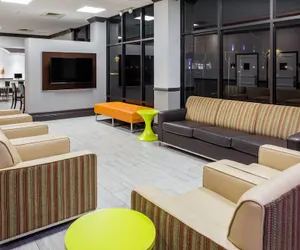 Photo 4 - Days Inn & Suites by Wyndham Orlando Airport