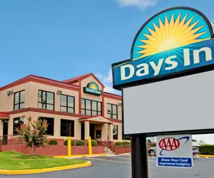 Photo 2 - Days Inn by Wyndham Lawrenceville