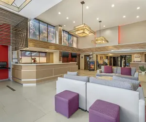 Photo 4 - Best Western Plus Park Place Inn - Mini Suites