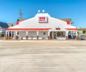 Photo 2 - OYO Hotel Waco University Area/ I-35