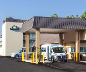 Photo 2 - Days Inn by Wyndham Kenner/New Orleans Airport South