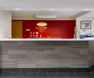 Photo 4 - Econo Lodge Inn & Suites