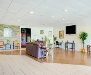 Photo 3 - OYO Hotel Dundee By Crystal Lake