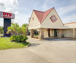 Photo 2 - OYO Hotel Dundee By Crystal Lake