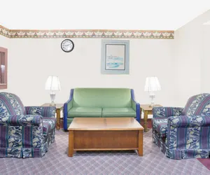Photo 3 - Knights Inn Emporia
