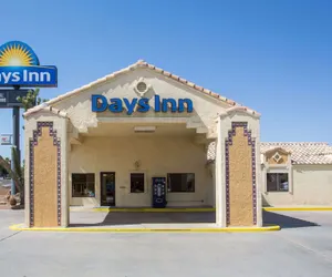 Photo 2 - Days Inn by Wyndham Kingman West