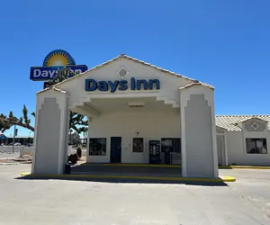 Photo 2 - Days Inn by Wyndham Kingman West