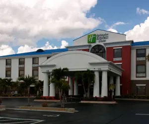 Photo 2 - Holiday Inn Express Hotel & Suites Lake Okeechobee, an IHG Hotel