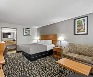 Photo 2 - Quality Inn Bowling Green South