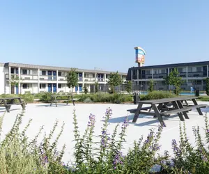 Photo 2 - Motel 6 Claremont, CA