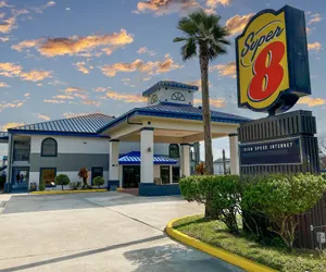 Photo 2 - Super 8 by Wyndham Sealy