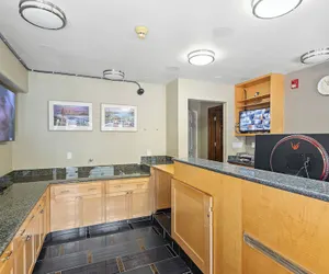 Photo 4 - Alexis Park Hotel
