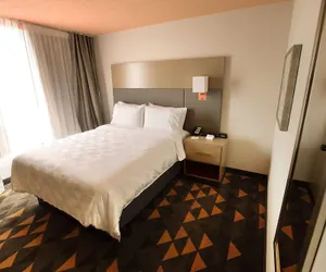 Photo 2 - Wyndham Houston Hobby Airport
