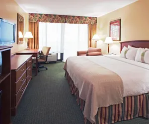 Photo 5 - Holiday Inn & Suites Clearwater Beach, an IHG Hotel