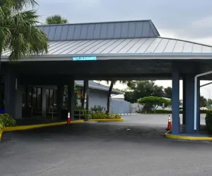 Photo 2 - Days Inn by Wyndham Stuart