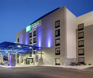 Photo 2 - Holiday Inn Express & Suites Jackson Downtown - Coliseum, an IHG Hotel