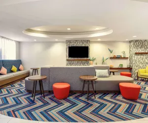Photo 5 - Hampton Inn Orlando-International Airport