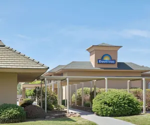 Photo 2 - Days Inn by Wyndham Charlotte/Woodlawn Near Carowinds