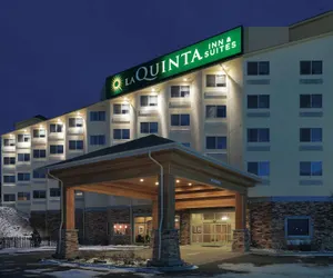 Photo 2 - La Quinta Inn & Suites by Wyndham Butte