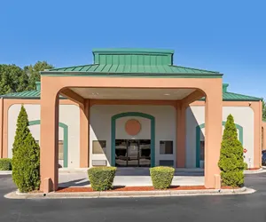Photo 2 - Quality Inn & Suites Stockbridge Atlanta South I-75
