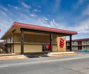 Photo 2 - Red Roof Inn Fort Smith Downtown