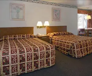 Photo 4 - Monterey Fairgrounds Inn