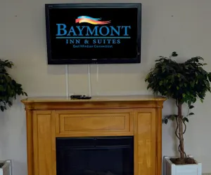 Photo 2 - Baymont by Wyndham East Windsor Bradley Airport