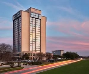 Photo 2 - Crowne Plaza Dallas Market Ctr - Love Field by IHG